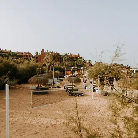 Acogedor Adosado Con Piscina