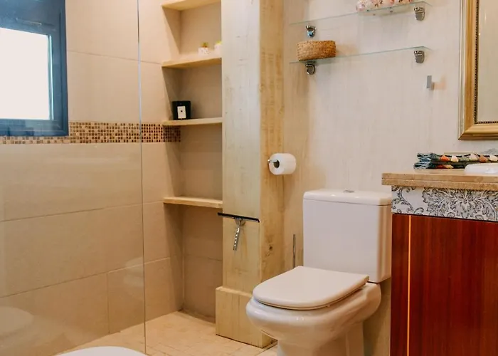 Acogedor Adosado Con Piscina