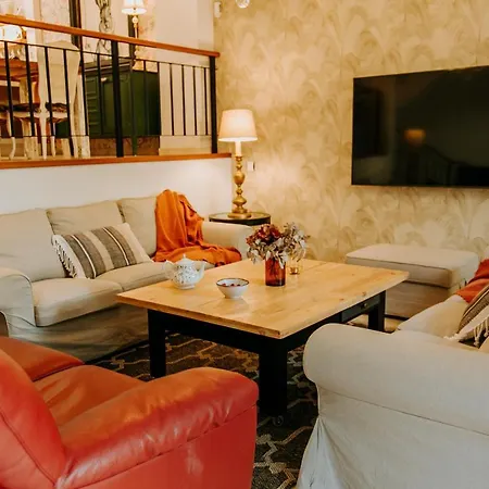 Acogedor Adosado Con Piscina 度假居 *