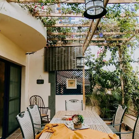 Acogedor Adosado Con Piscina